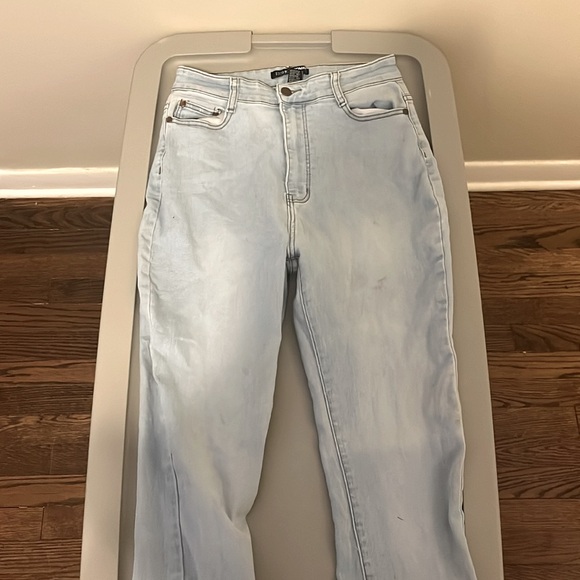 Slim fit light washed Fashion Nova Jeans - Picture 2 of 4